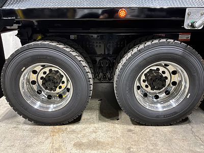 2027 Kenworth T880