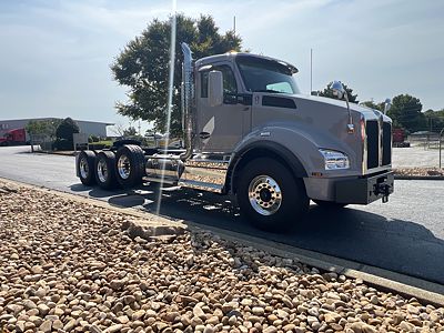 2027 Kenworth T880