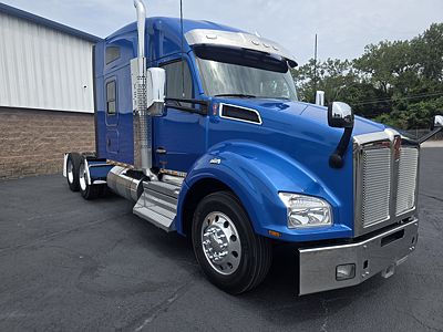 2023 Kenworth T880