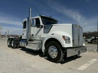 2025 Kenworth W990