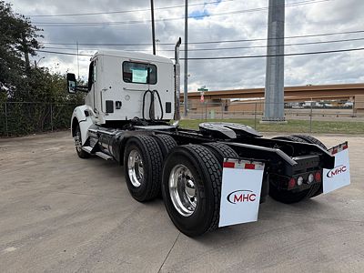 2024 Kenworth T880