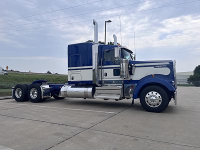2027 Kenworth W900L