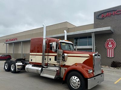 2027 Kenworth W900L