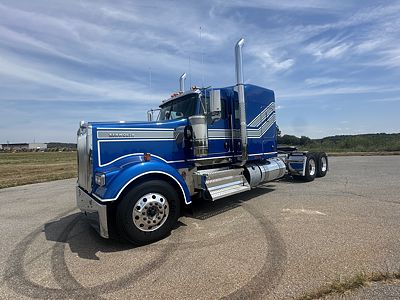 2027 Kenworth W900L