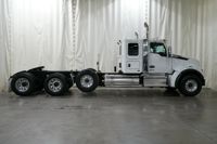 2027 Kenworth T880