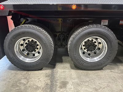 2027 Kenworth T880