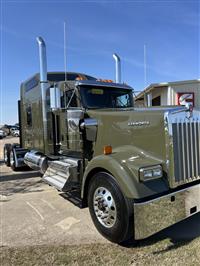 2025 Kenworth W900L