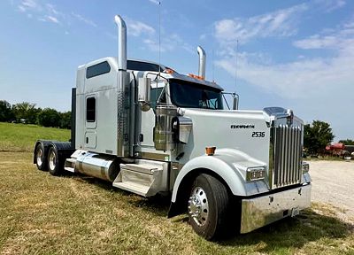 2025 Kenworth W900L