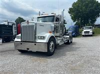 2025 Kenworth W900L