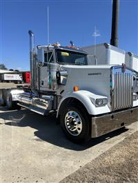 2025 Kenworth W900L