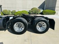 2024 Kenworth T880