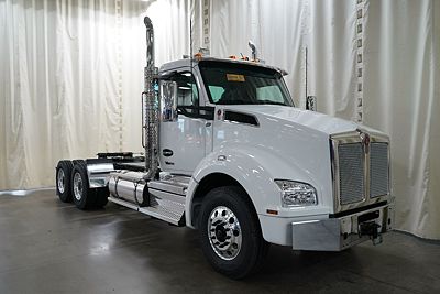 2027 Kenworth T880