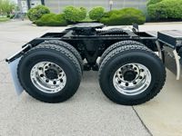 2027 Kenworth T880