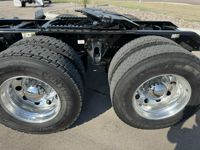 2024 Kenworth T880