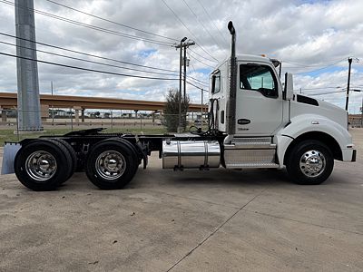 2024 Kenworth T880