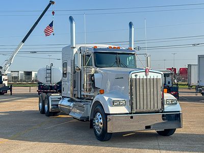 2027 Kenworth W900L