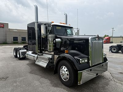 2027 Kenworth W900L