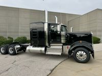 2027 Kenworth W900L