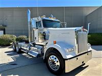 2025 Kenworth W900L