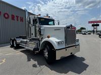 2025 Kenworth W900L