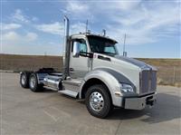 2025 Kenworth T880