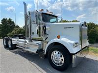 2025 Kenworth W900L