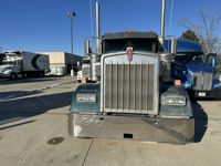 2022 Kenworth W900L