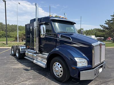 2023 Kenworth T880