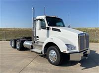 2025 Kenworth T880