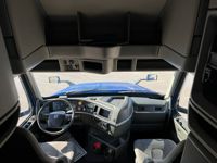 2021 Volvo VNL64T760