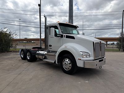 2024 Kenworth T880