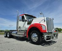 2022 Kenworth W990