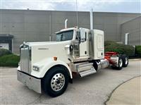 2025 Kenworth W900L