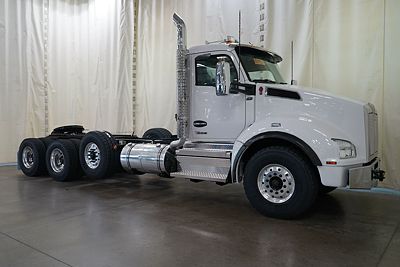 2027 Kenworth T880