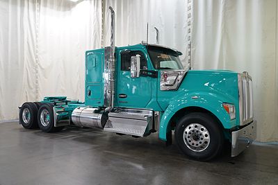 2027 Kenworth W990