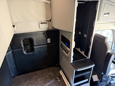 2023 Kenworth T680
