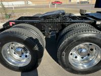 2021 Volvo VNL64T760