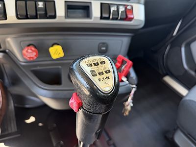 2022 Kenworth T880
