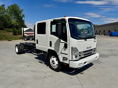 2027 Isuzu NPR-HD