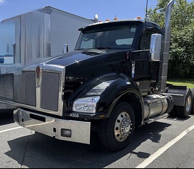 2025 Kenworth T880