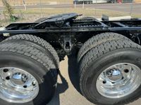 2024 Kenworth T880