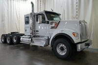 2027 Kenworth W990