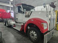 2022 Kenworth W990
