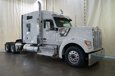 2027 Kenworth W990