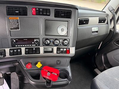 2024 Kenworth T880