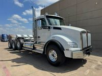 2027 Kenworth T880