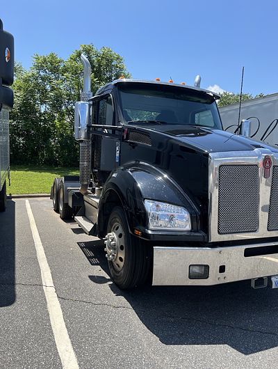 2025 Kenworth T880