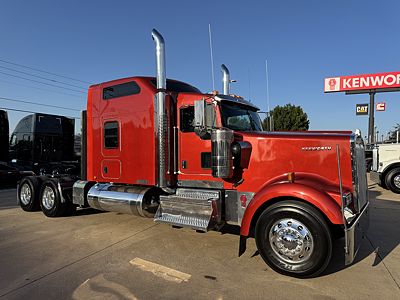 2025 Kenworth W900L