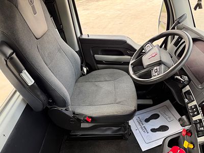 2024 Kenworth T880