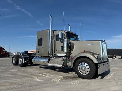 2027 Kenworth W900L